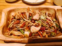 -老滇山寨•云南特色菜•地方菜•民族风情歌舞表演(金碧店)