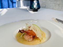 蓝龙虾搭配北海道海胆龙蒿酱汁-AZUR聚(香格里拉饭店)