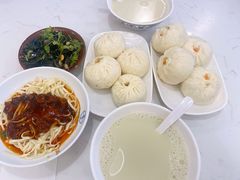 -李与白包子铺(桐梓林店)