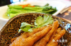 Spicy Vinegar-Marinated Chicken Feet