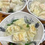 寒冷的冬季一碗热气腾腾的馄饨太对胃口了