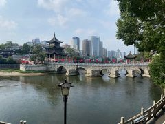 -包整·丝娃娃(一览甲秀楼风景店)