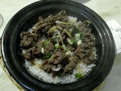 传统姜葱牛肉饭-阿宝煲仔饭(东方花园店)