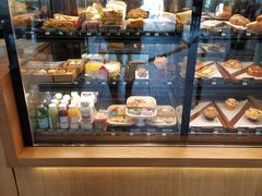 面包甜点陈列柜-星巴克(深圳龙岗广百店)
