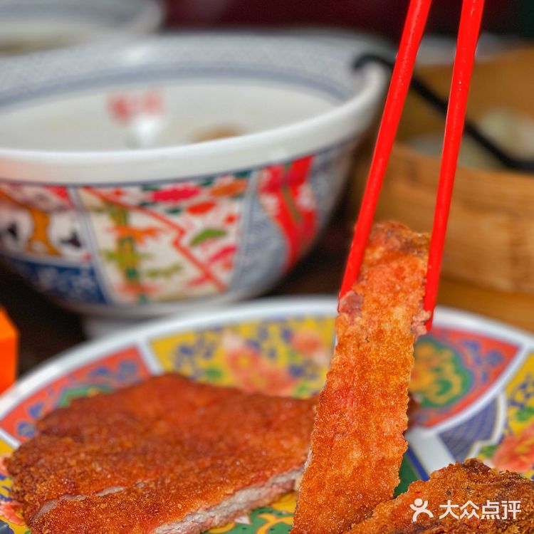 上海旅游必打卡高人气蟹粉面，现场活蟹拆蟹