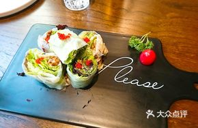 Soft-shell Crab Salad Roll with Caviar