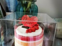 彩虹蛋糕切片-巴黎贝甜(凯德MALL望京店)