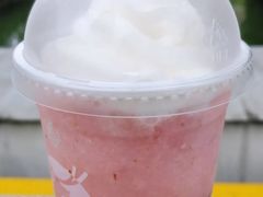 樱花莓莓胶原酸奶冻-瑞幸咖啡(国际珠宝交易中心店)