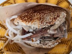 -洪峰浩老北京烧饼夹肉(角门路店)