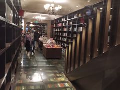 -钟书阁(松江泰晤士小镇店)