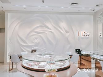 和对象去逛街,本来想去看看黄金,没想到被这家店的装修