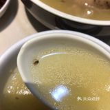 瞬间想呕吐。服务员说给我换一碗饭