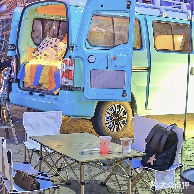 南宁｜东葛路内街色彩强烈碰撞的夏日市集