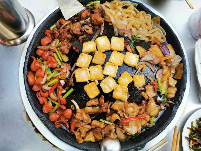 樵夫餐饮大方沙坝烙锅店-"在贵州大学侧门边上小巷子里,也挺好找的,.