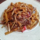 小牛肉，麻辣烫和牛河 豆腐嫩嫩的，蟹黄味很重
