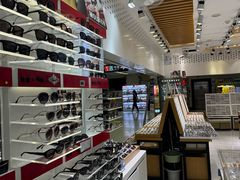 -美式眼镜·授权蔡司.依视路.尼康.豪雅.明月(人民广场店)