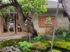 -Chom Cafe and Restaurant