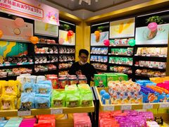 零售区-良品铺子(五角场万达店)