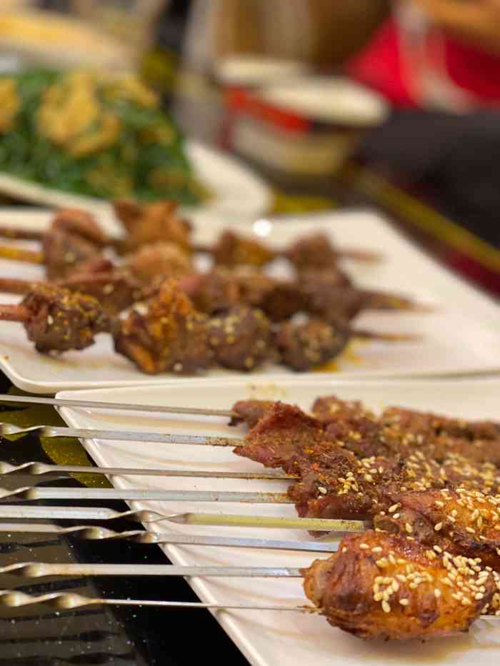 百德轩烧烤美食城(蜀都商贸城店)-"味道不错,服务热情,推荐鸡翅和羊肉