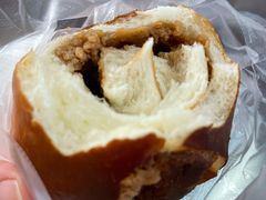 咖啡奶酥碱水面包-山崎面包(苏州中心店)