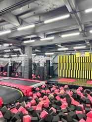 -零重力蹦床空间·滑梯·海洋球·团建(奥特莱斯店)