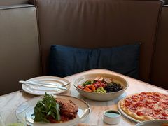 -ROAST coffee & eatery