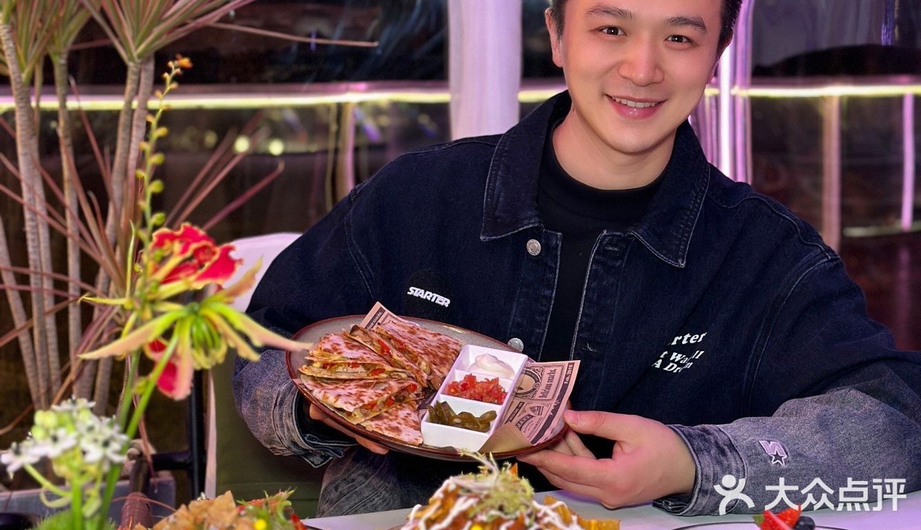 坐在星空泡泡屋里看遍国贸繁华，浪漫在蔓延～