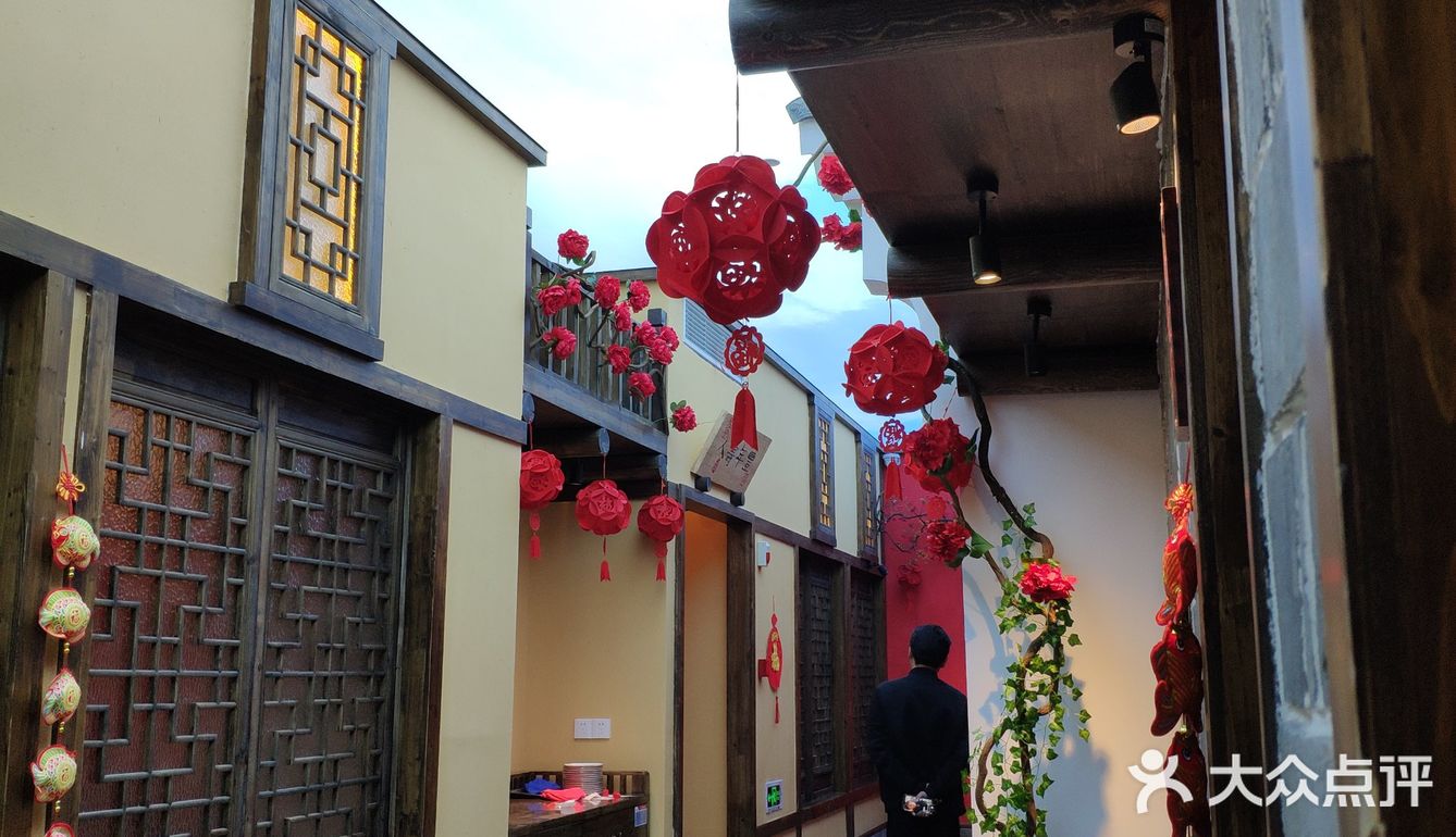 百步亭的店比较大，有2层，是新装修的