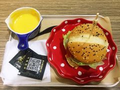 瀑布熔岩牛肉堡-牛纽塔·牛人堡(群众路店)