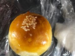 豆沙蛋黄酥-闻酥园(大慈寺店)