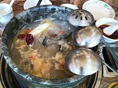 -鲁朗纳麦石锅鸡庄园