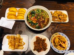 -爆炸头阿姨小四川正宗川味小吃(无任何分店)