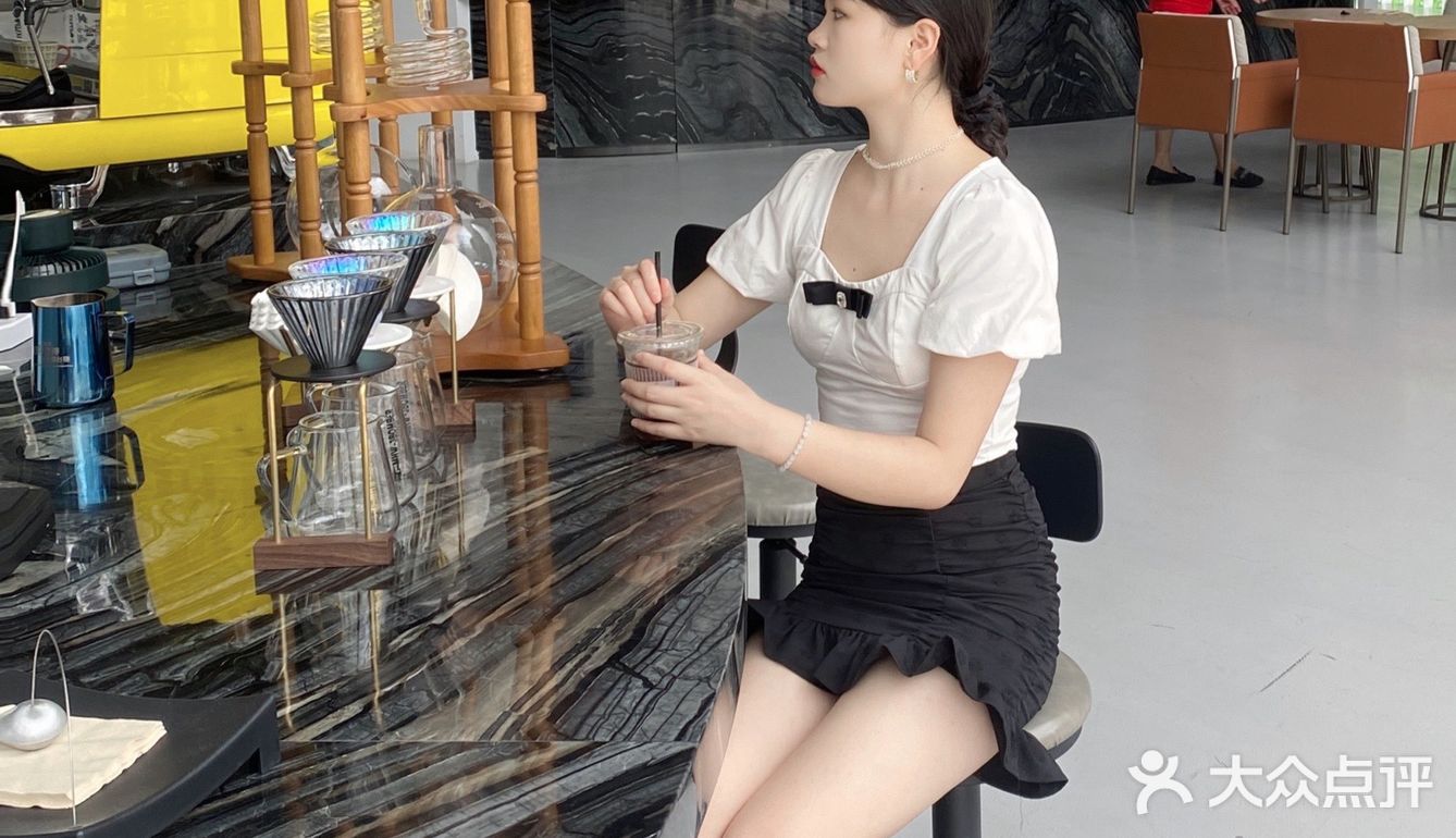 深圳新店——旧工厂里的玻璃屋[得意]