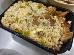 酸缸豆大肠炒饭-老头爱马仕酸豇豆炒饭(丰富路店)