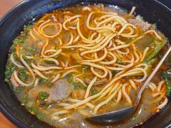 -爆炸头阿姨小四川正宗川味小吃(无任何分店)