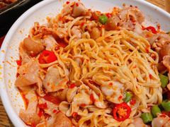 泡椒鱼杂手擀面-老板恋上鱼(恒隆广场店)