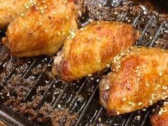 料理烤焦香翅中-老东镇啤酒屋海鲜加工·蒸汽海鲜·海鲜烧烤(台东店)