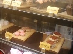 面包甜点陈列柜-麦当劳(百荣世贸商城店)