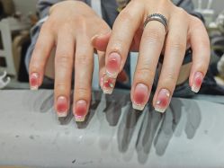 -艾珂·美甲美睫