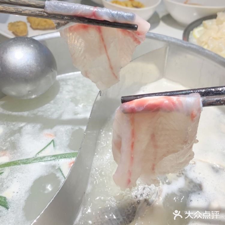 斑鱼鱼片 作为招牌菜，每天都是新鲜现杀，晶莹剔透！