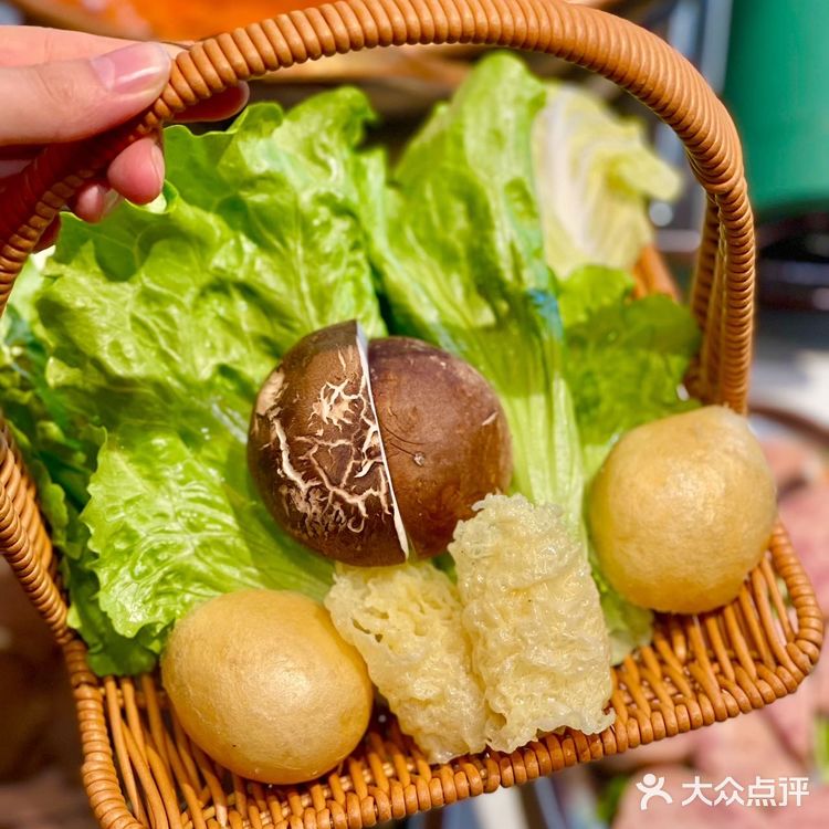 冬日里的味蕾狂欢｜酸汤牛肉火锅之旅 