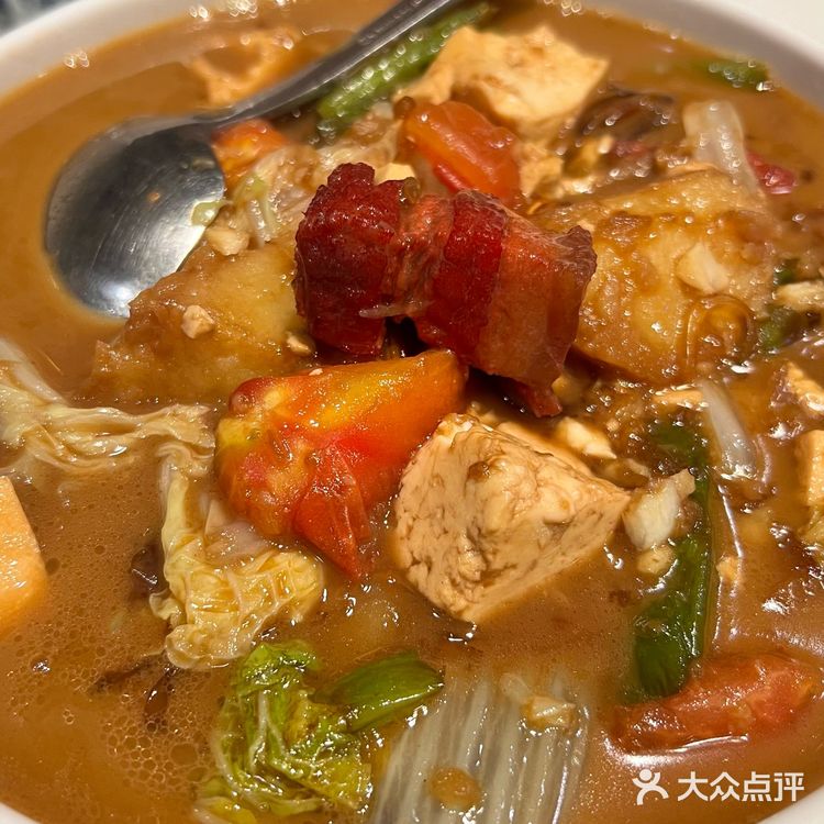 饭馆，更像是戏馆