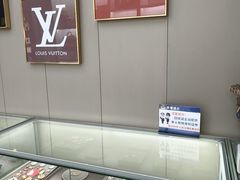 -江奢典汇·名包名表·黄金回收