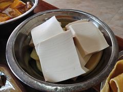 -黄利砖万峰林布依特色酸笋牛肉馆