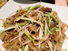 干炒牛河-去茶去餐厅(中央大街店)
