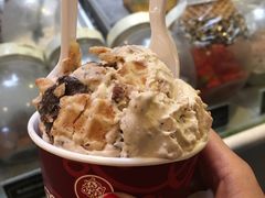 -Cold Stone Creamery(main street)