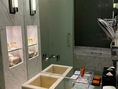 -上海滴水湖皇冠假日酒店