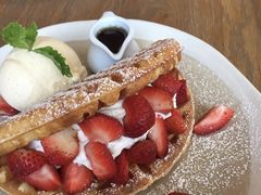 -ROAST coffee & eatery