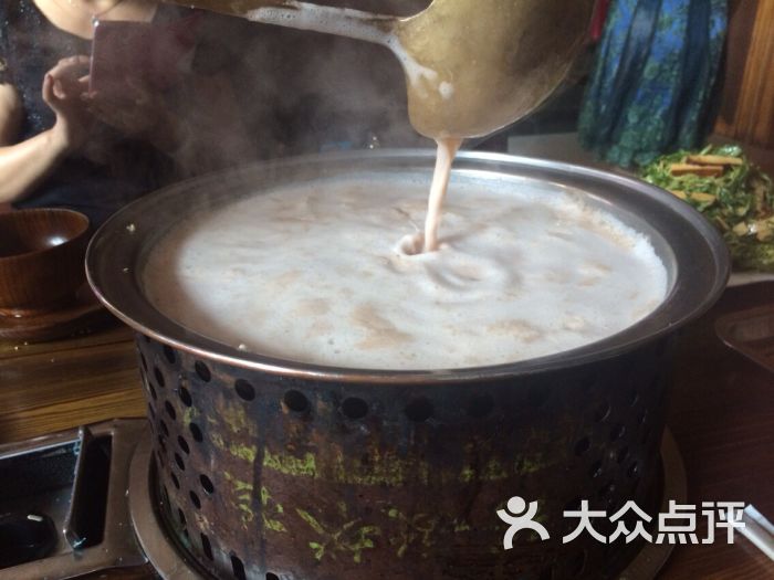 诺敏塔拉奶茶馆(华联商厦店)的点评