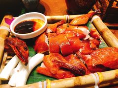 -老滇山寨•云南特色菜•地方菜•民族风情歌舞表演(金碧店)